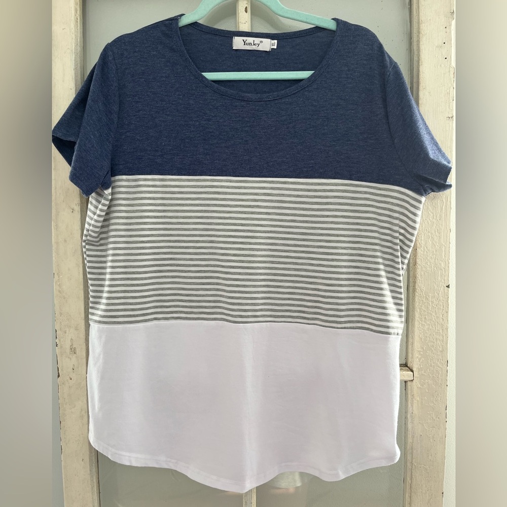 YunJey  XL  women's top , blue, gray and white
